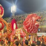 Rita Pereira Instagram - O Carnaval no Brasil 🇧🇷 Já não é a primeira vez que vou, já tive até a sorte de desfilar num destes carros alegóricos e foi das experiências mais emocionantes da minha vida, mas todos os anos a emoção é gigante porque realmente, esta competição é única. A mistura de pessoas, a cultura, a arte, a dedicação, a inclusão, a cor, os carros alegóricos, as fantasias, o amor que se vê no rosto de cada participante, tudo isto é muito especial. Aconselho muito tentarem viver esta experiência. @nossocamarote @marquesdesapucaioficial #carnavaldorio #riodejaneiro #goodvibes