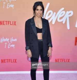 Ritu Arya Instagram - @netflix @neverhaveiever 💗💗