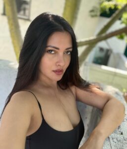 Riya Sen Instagram - Our roots ground us, our dreams lift us. Keep grounded, aim high. #travel #photo #ProudIndian #facts #realtitycheck