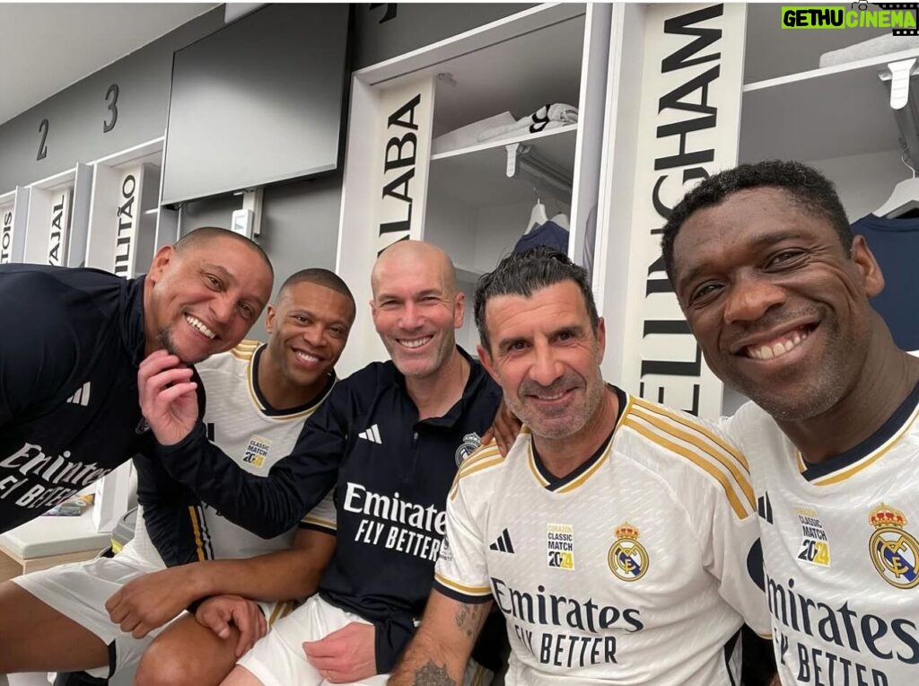 Roberto Carlos Instagram - Grandes momentos com grandes amigos que o futebol me trouxe. @entourage_sport