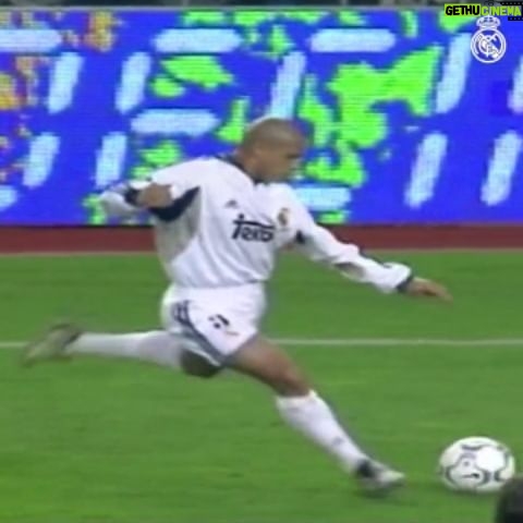 Roberto Carlos Instagram - Roberto Carlos assists #robertocarlos #realmadrid #football #futebol #brazil #legend #vídeos #goals