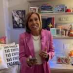 Robin Roberts Instagram – Good morning! Glam Fam and I  are back and rarin’ to go again with a bit of #mondaymotivation 
#cmon 😘