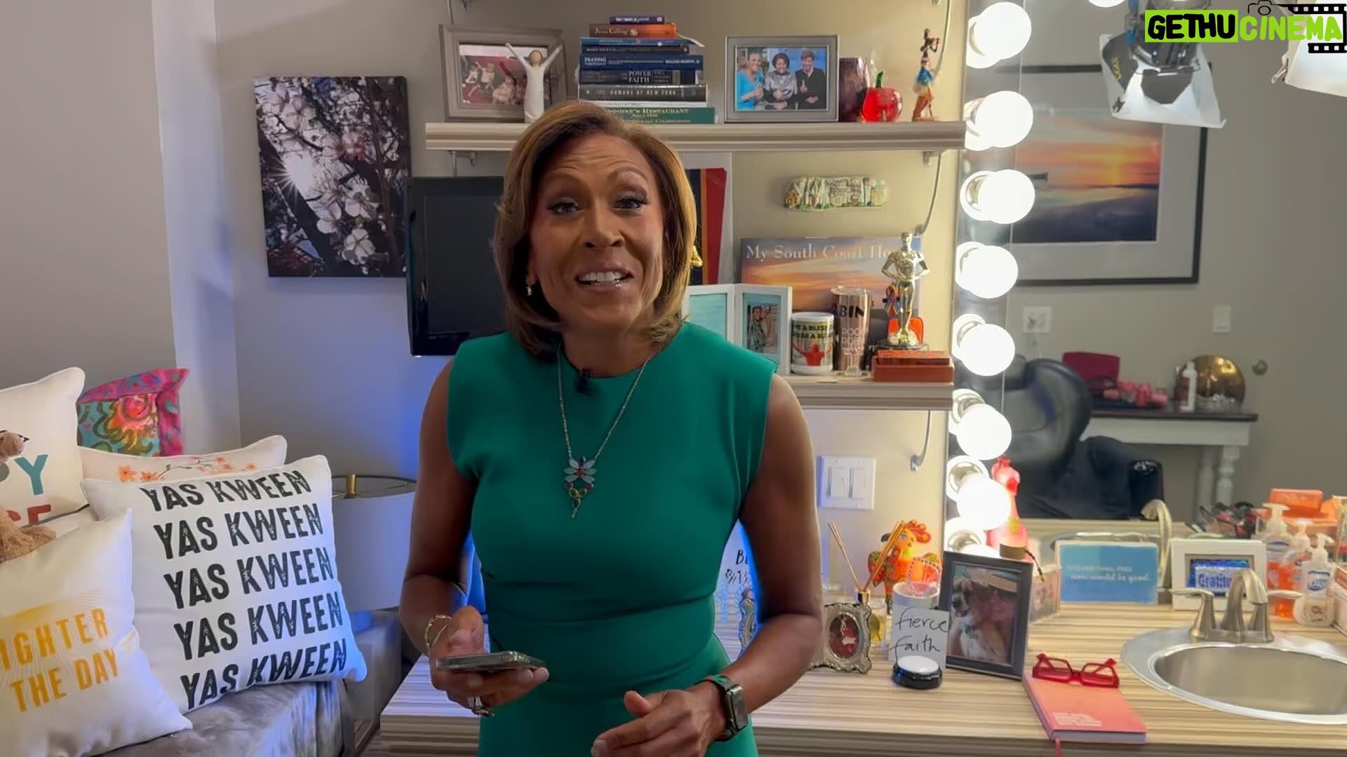 Robin Roberts Instagram - Good morning! Glam Fam & I joyfully sharing with you our #tuesdaythoughts #cmon 😘