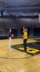 Robin Roberts Instagram - Couldn’t leave Carver-Hawkeye arena without getting in some shots! Been awhile since I dusted off the sneakers and stepped on the court, so I got some tips from someone who knows a thing or two about shooting hoops. Thanks for the assist @caitlinclark22! 😉