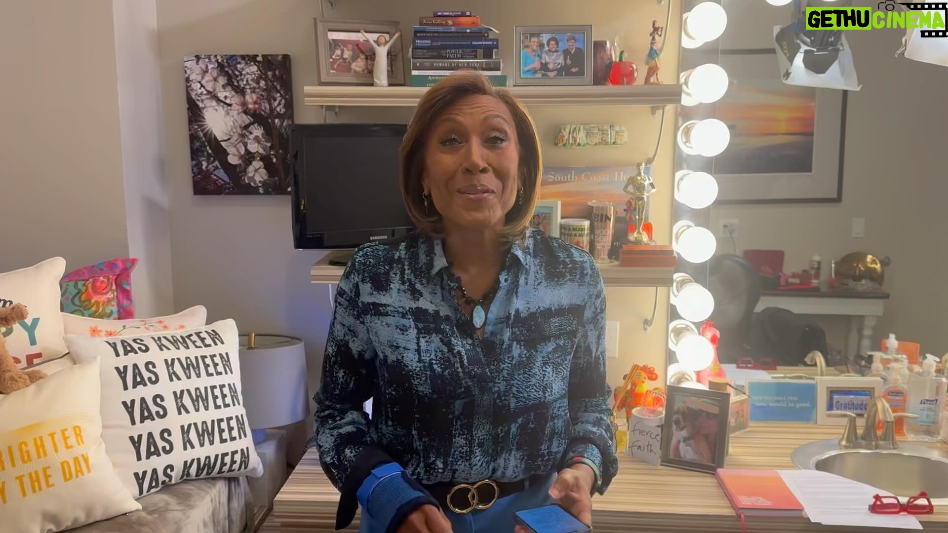 Robin Roberts Instagram - Good morning! Glam Fam & I hope you had a restful weekend. We’re comin’ in hot to kick off the new week with you with a lil #mondaymotivation #cmon 😘