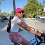 Robin Roberts Instagram – One of the joys of being in our happy place…riding my bike to the courts….my kind of commute!
#wonderfulwednesday 😎
