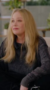 Robin Roberts Instagram - EXCLUSIVE: Christina Applegate gives an emotional and powerful interview to @robinrobertsgma on her MS diagnosis, grieving and her bond with @jamielynnsigler: “They call it the invisible disease but it can be very lonely because it’s hard to explain to people.” #christinaapplegate #multiplesclerosis #exclusive