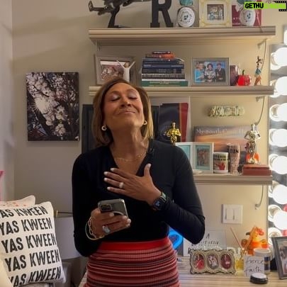 Robin Roberts Instagram - Good morning! Glam Fam & I always look forward to you sharing what youβre most grateful for on this #thankfulthursday ππΎ #happyfridayeve ππΎ #cmon π