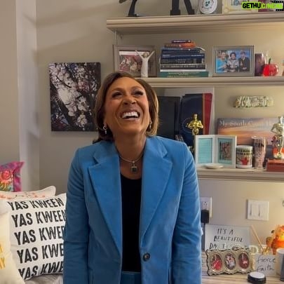 Robin Roberts Instagram - Good morning! Glam Fam & I are rarin’ & roaring to go with some #wednesdaywisdom #cmon 😘