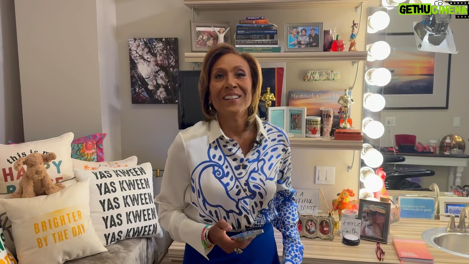 Robin Roberts Instagram - Good morning! Glam Fam & I here to share with you a bit of #wednesdaywisdom #cmon 😘