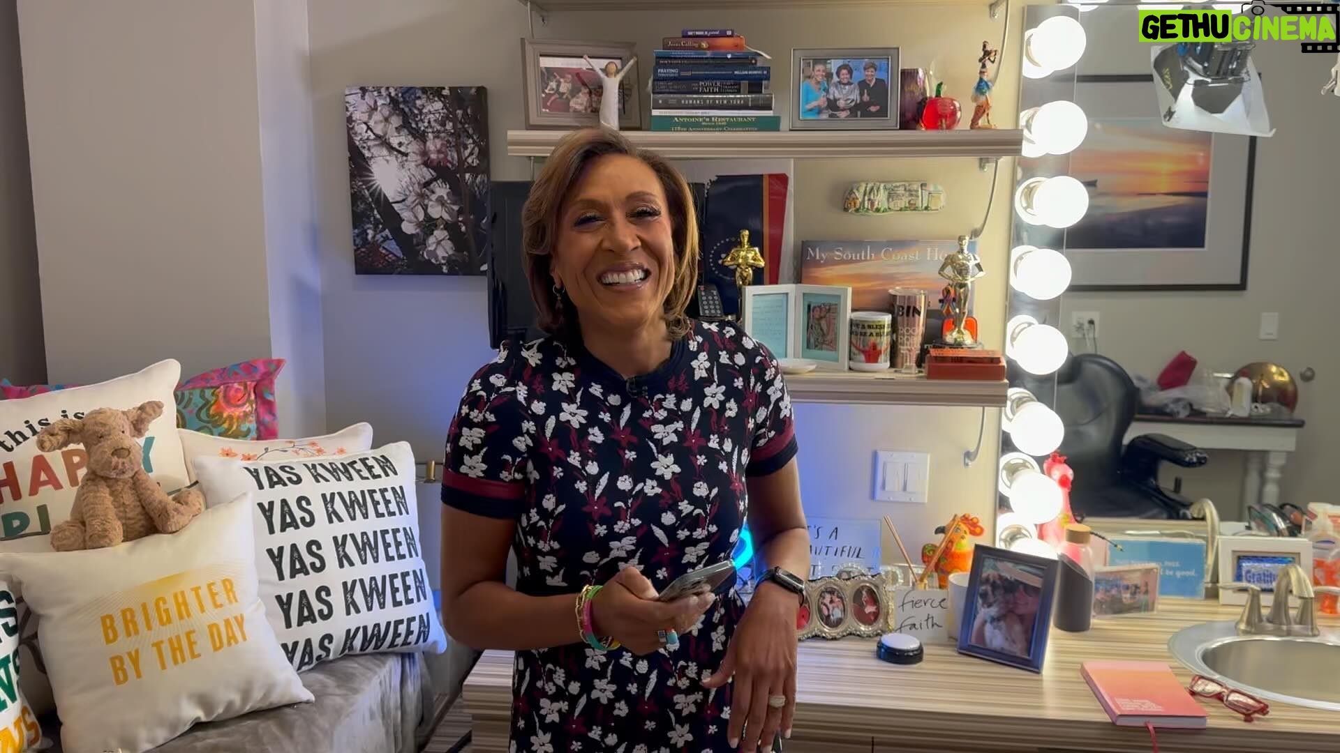 Robin Roberts Instagram - Good morning! Glam Fam & I back from assignment in LA and happy to share with you our #tuesdaythoughts #cmon 😘