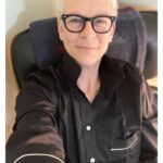 Robin Wright Instagram - @curtisleejamie looking chic and stylish in Pour Les Femmes’ black cotton sateen pajama set with contrast piping. Thanks for all you do for @childrensla ❤️ xx Robin and Karen @pourlesfemmesofficial