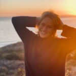 Robin Wright Instagram – Fall sunsets here in California 💛🧡 
I’m wearing @pourlesfemmesofficial cozy cashmere turtleneck over a soft cotton banana leaf print pajama top that you can wear as a riff on a classic Hawaiian shirt! Timeless 
& seasonless! 🧡💛💚