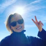Robin Wright Instagram - Wishing you all peace, hope and faith for 2022!! 🙏🥰