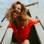 Rocío Toscano Instagram - R O C Í O “Aquella que tiene gracia”, “lluvia de la mañana” o “mujer juvenil”. Suelen ser personas altivas, inteligentes, comunicadoras, empáticas y muy observadoras. Ellas se percatan con gran facilidad sobre lo que sucede a su alrededor, son analíticas, certeras y al mismo tiempo se sienten atraídas por el devenir. Ellas suelen ser personas leales a sus principios, responsables, honestas y con una fuente de alergia que parece que nunca fuese a terminarse. Ellas también suelen ser impulsivas, precipitadas y lanzadas a la aventura, aunque en ocasiones pueden llegar a sentir temor o desconfianza, no permiten que estos pensamientos las retrasen. Creo que me describe a la perfección 🫣🫠💖 Pelo y makeUP @natafreire Foto @mdiazbuccioni