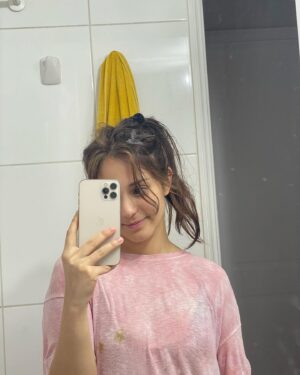 Rocío Toscano Instagram - Hace rato que no subo nada. 
Ahora subo algunas fotos de lo que han sido estos meses. 
Proyectos/maternidad. 
C viene weno. Eso espero. 
Que les gustaría ver en mi ig? 
Besis 
💖