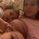 Rocío Toscano Instagram - No se en que estaba pensando cuando me fui a vivir al campo sola con dos bebes de 10 meses jajaja ke loca 😅 1 año en USA, 1 año en el sur y ya vamos a cumplir 1 año en stgo en dos semanas 🫶🏼❤️‍🔥
