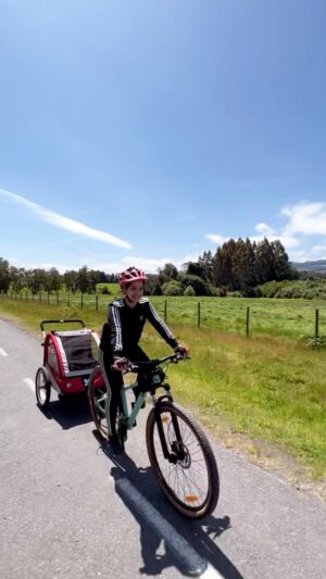 Rocío Toscano Instagram - Siempre había soñado andar en bici con mis bebés en ese lugar 😍 y si no fuera por la mostrita @jmc_chilecl no podríamos recorrer tanto cómo lo hacemos 🙏🏼 gracias gracias gracias por todas las aventuras 💞💞💞