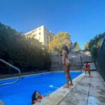 Rocío Toscano Instagram - Aún queda verano 🫡 algo que agradezco de santiago. Grax bai mencantakidvodoo