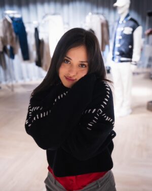Rocío Toscano Instagram - Me invitaron al show room de @hm para conocer la colección de invierno ✨ se viene hermosa toda la colección en dos semanitas más mi ciela, no se la pierdan 💅🏼🙌🏼 

Salieron unas fotitos preciosas gracias @davause 📸💖🙏🏼

#winterladies