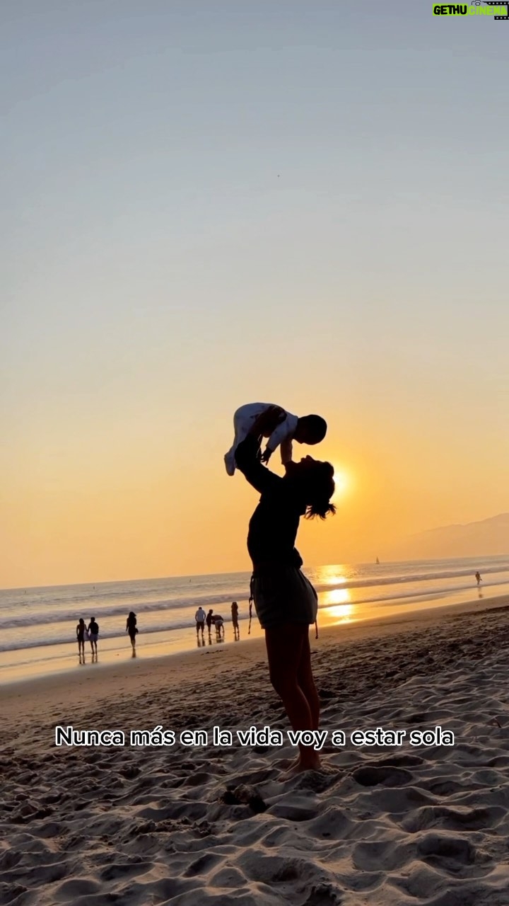Rocío Toscano - 20.7K Likes - Gracias a la maternidad por enseñarme tanto tanto 🤍🙏🏼 @mallportal #grandescreadoras