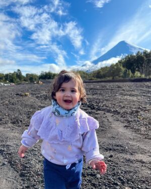 Rocío Toscano Instagram - A L M A 

Mi niña hermosa, eres tan especial 🫶🏼 te amo infinito te amo porque eres extremadamente perfecta para mi 💎 

Gracias por llegar a derretirme de amor y ternura, por sorprenderme cada día con tus locuras, por hacerme reír y disfrutar de esta ruda maternidad. Te amo intensamente!