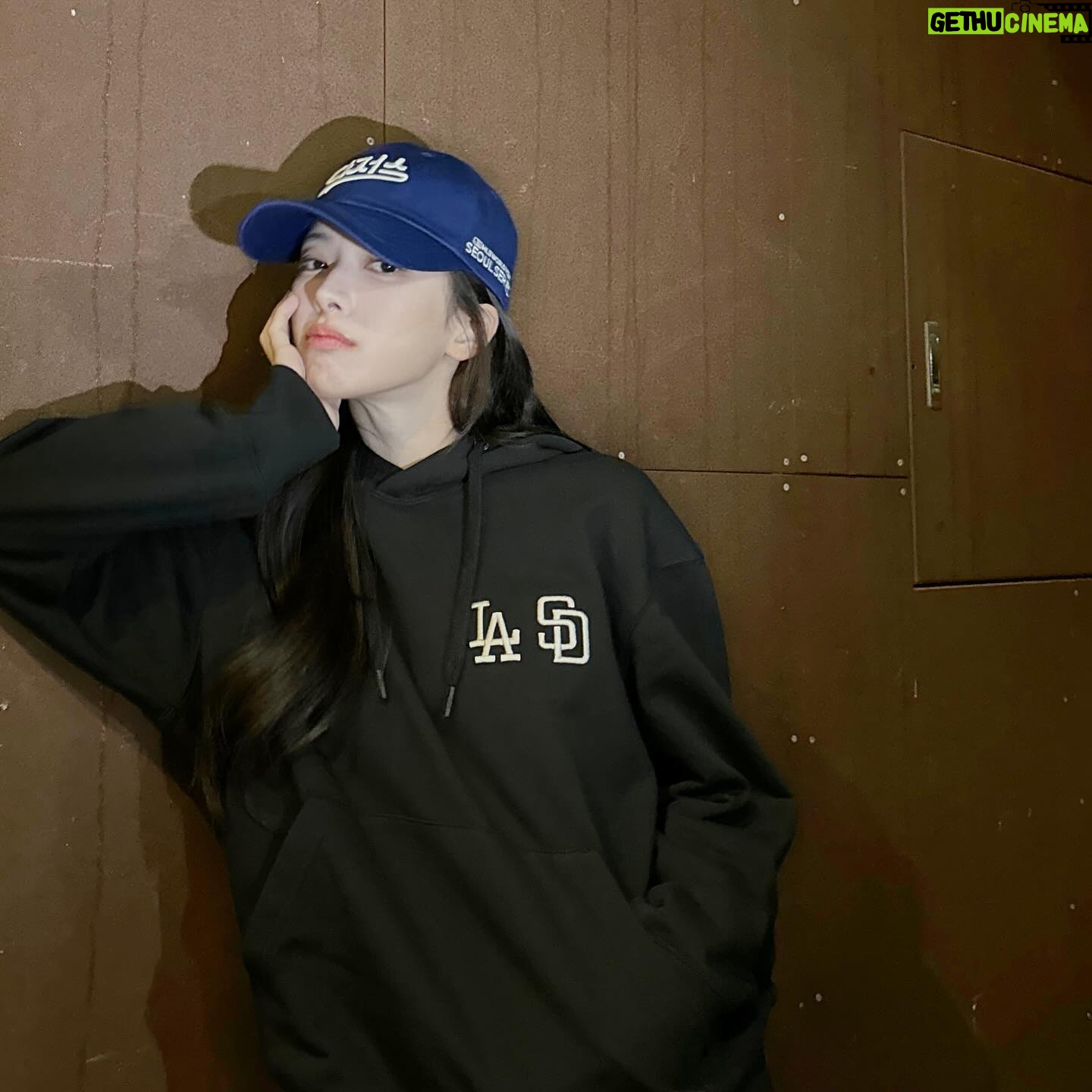 Roh Jeong-eui Instagram - MLB에서 서울시리즈 기념 스페셜 패키지를 선물해주셨어요💙 #광고#MLBKOREA#MLBCREW#MLB모자