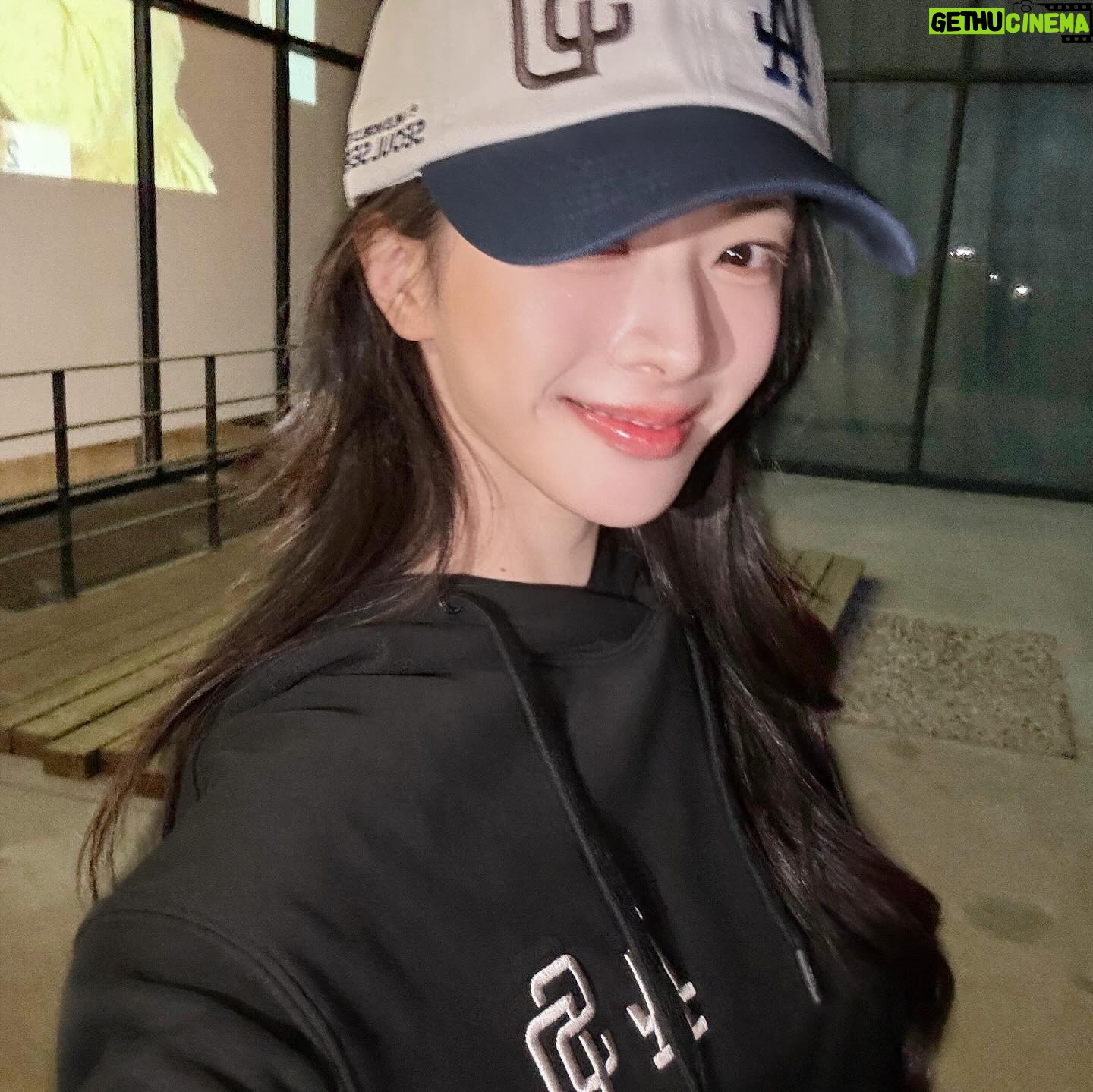 Roh Jeong-eui Instagram - MLB에서 서울시리즈 기념 스페셜 패키지를 선물해주셨어요💙 #광고#MLBKOREA#MLBCREW#MLB모자