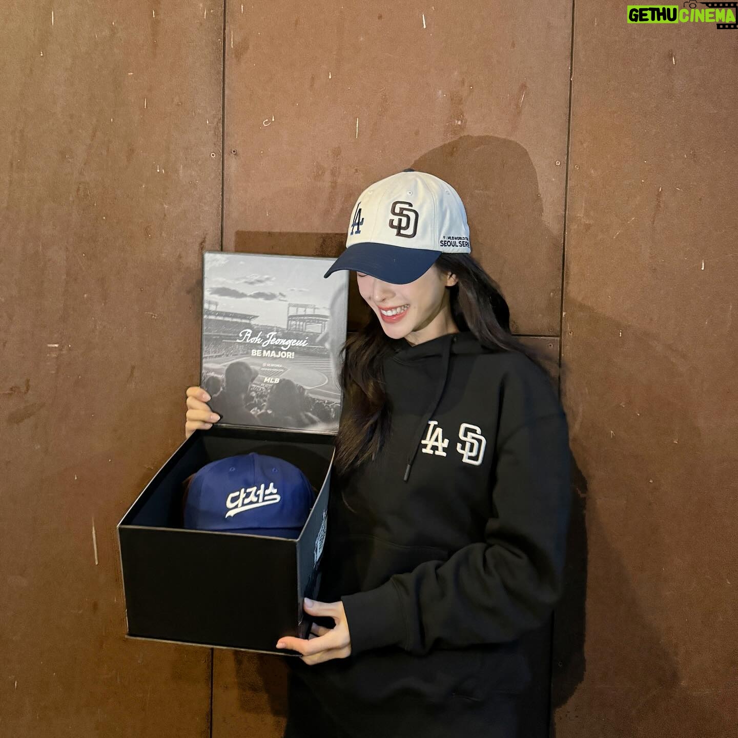 Roh Jeong-eui Instagram - MLB에서 서울시리즈 기념 스페셜 패키지를 선물해주셨어요💙 #광고#MLBKOREA#MLBCREW#MLB모자
