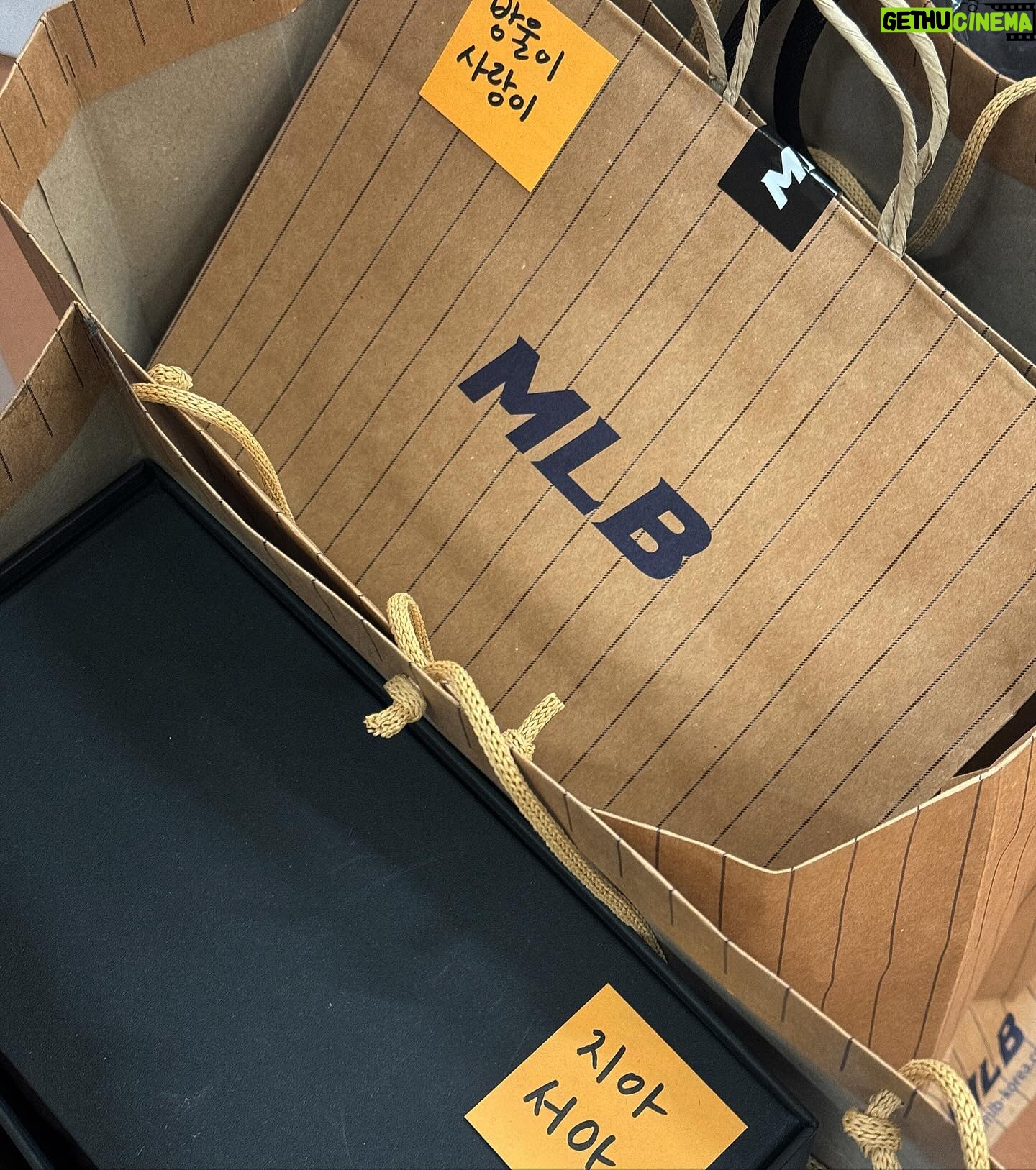 Roh Jeong-eui Instagram - @mlbkorea 오래된 나의 짝사랑이 이루어졌다 🍀🫧 우리.. 오래오래 평생 가요 ㅠㅠㅠㅠㅠㅠㅠㅠ🥹💗