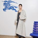 Roh Jeong-eui Instagram - @burberry #burberry #광고 어떤 옷에든 스타일링에 따라 무드가 달라지는 나이트 백 추천 드려요 💙