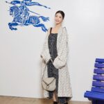 Roh Jeong-eui Instagram - @burberry #burberry #광고 어떤 옷에든 스타일링에 따라 무드가 달라지는 나이트 백 추천 드려요 💙