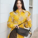 Roh Jeong-eui Instagram - @burberry #광고 시크한 블랙에 귀여운 방울방울🫧