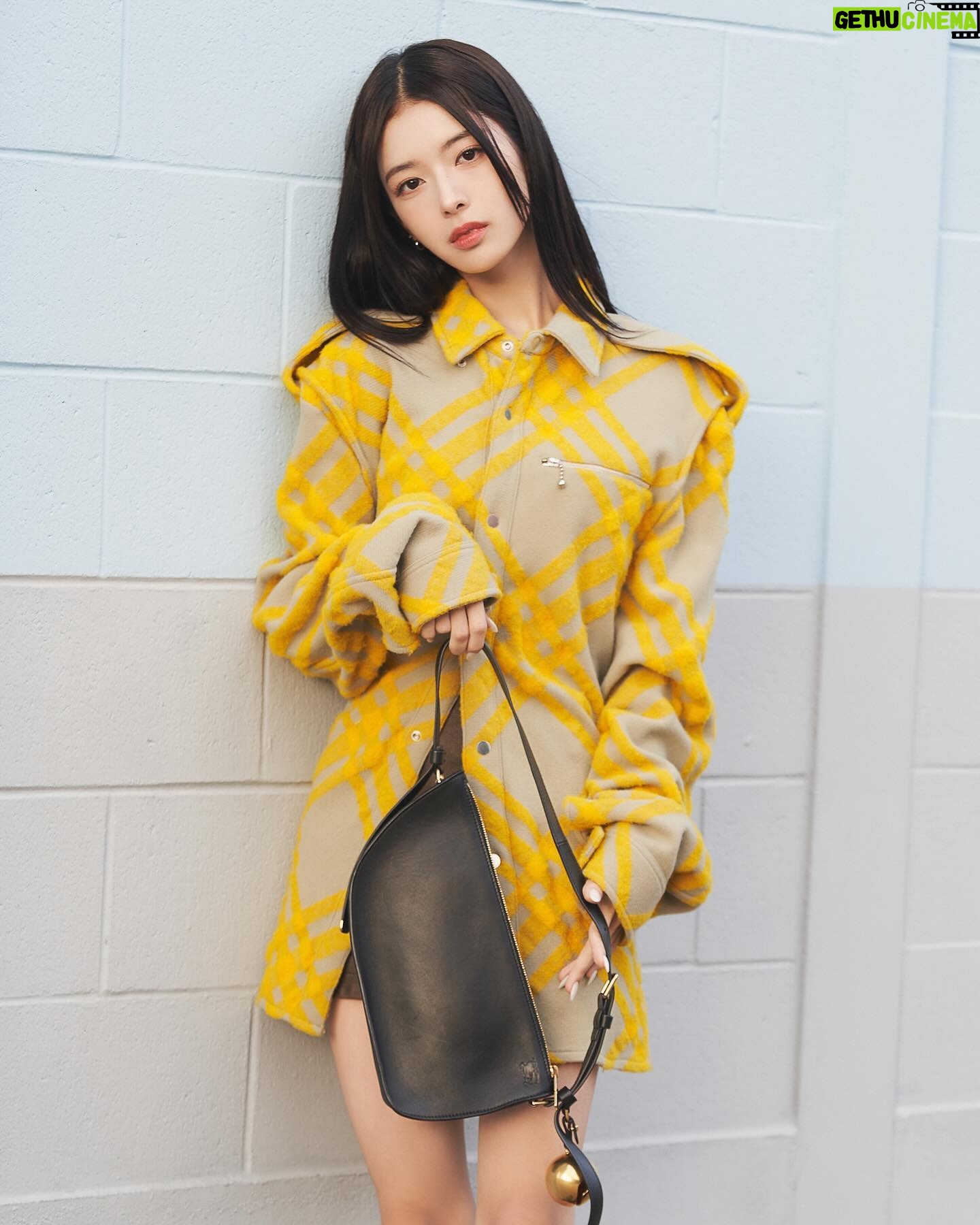 Roh Jeong-eui Instagram - @burberry #광고 시크한 블랙에 귀여운 방울방울🫧