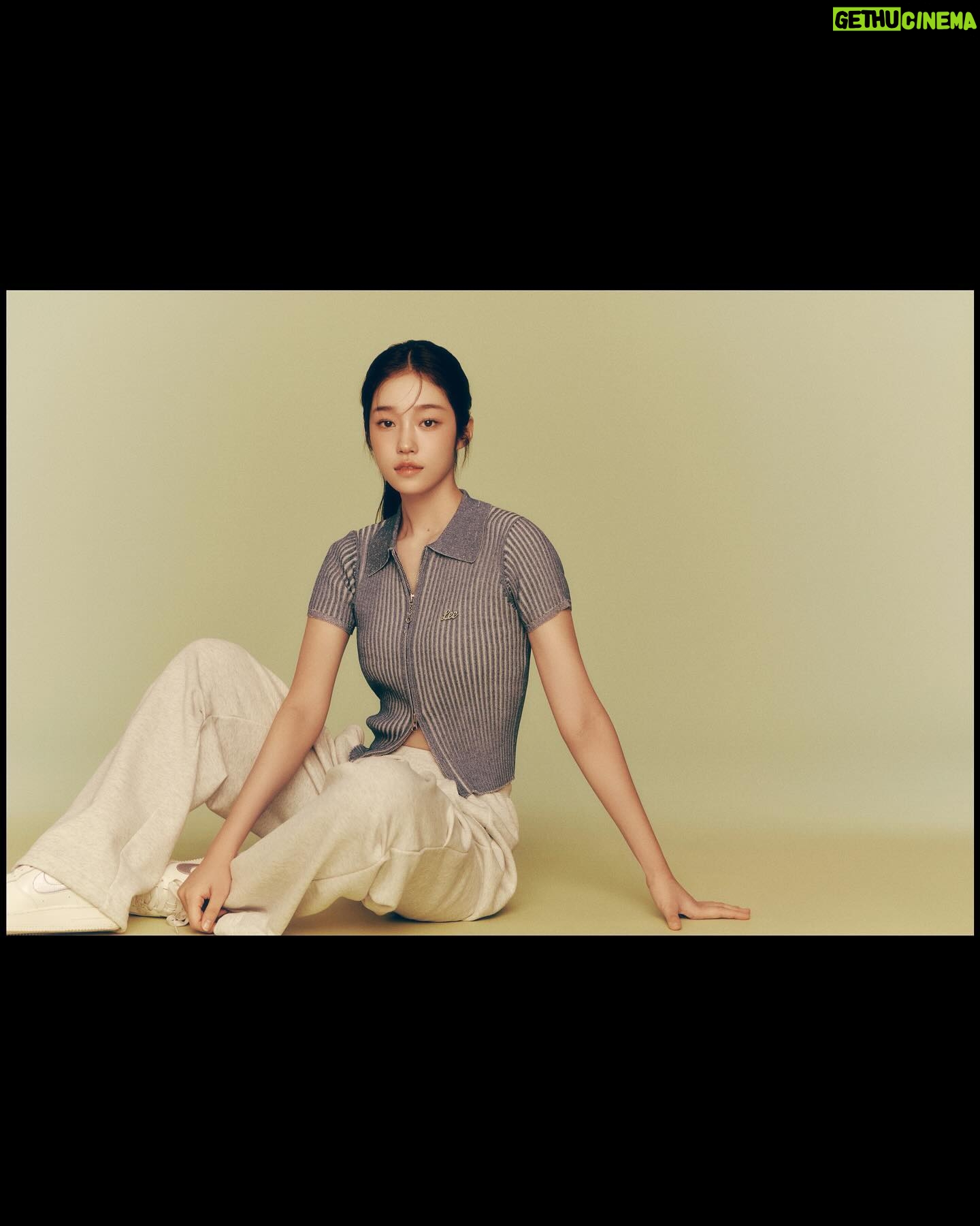 Roh Yoon-seo Instagram - Lee jeans πΈπ·π»πΌ @leejeanskr