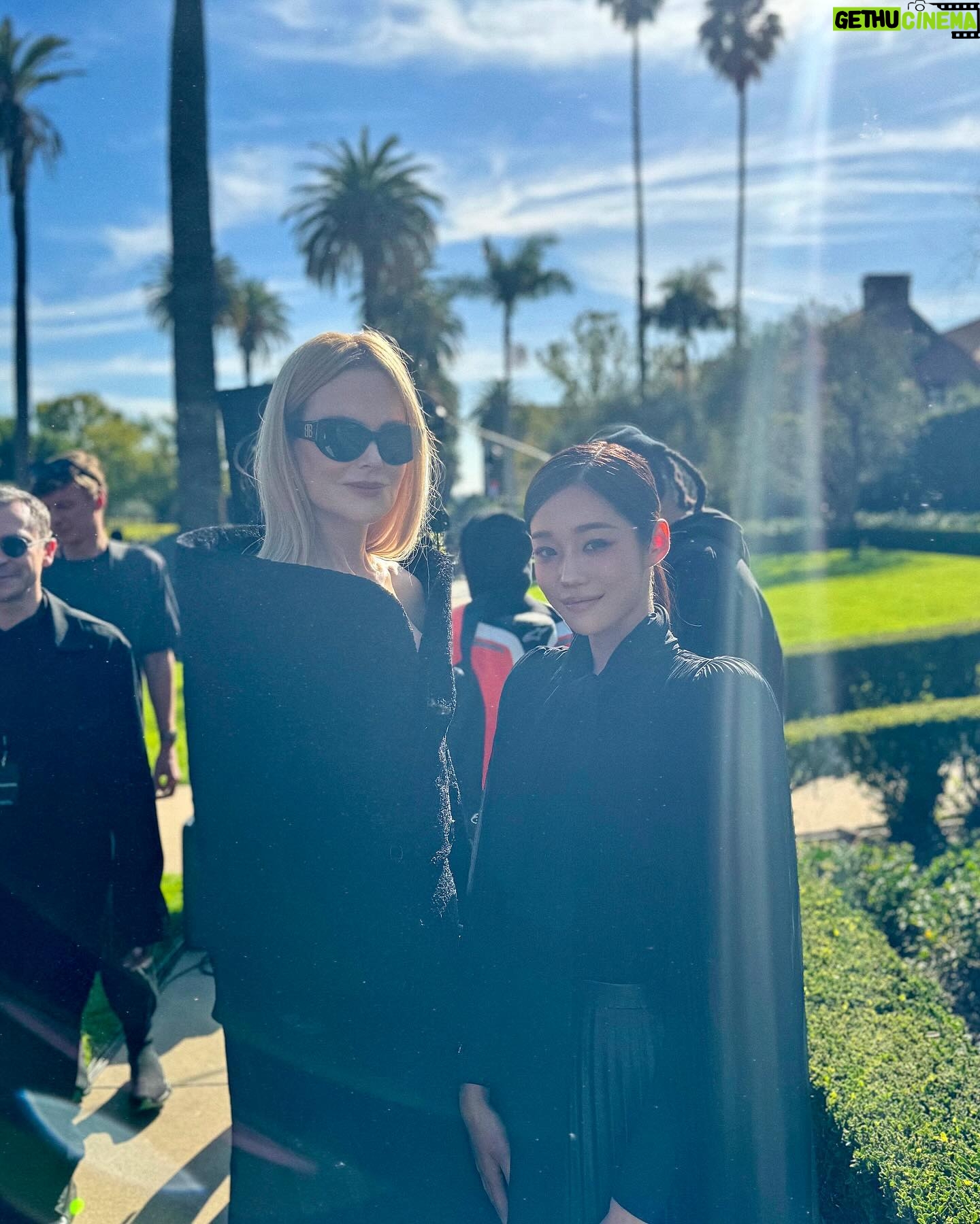 Roh Yoon-seo Instagram - 🌻Thank you so much for having me @balenciaga for this wonderful show✨