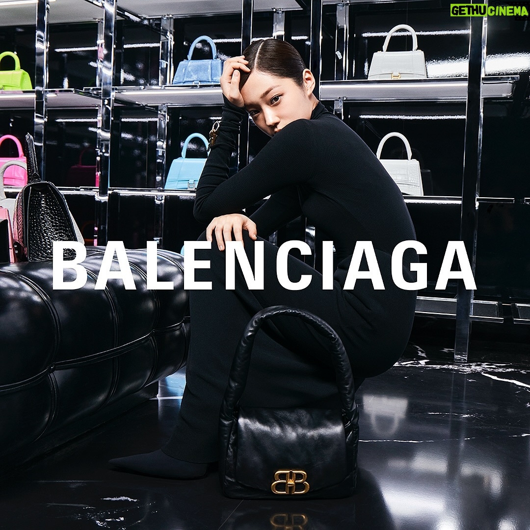 Roh Yoon-seo Instagram - @balenciaga Closet campaign✨💼🎶 📸@inezandvinoodh 🖤