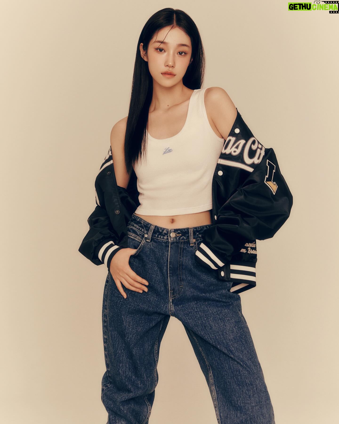 Roh Yoon-seo Instagram - Lee jeans πΈπ·π»πΌ @leejeanskr