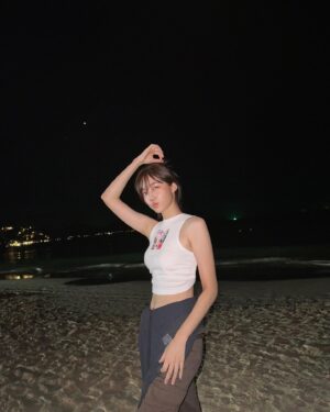 Roh Yoon-seo Instagram - 🏝️🐬🌺
