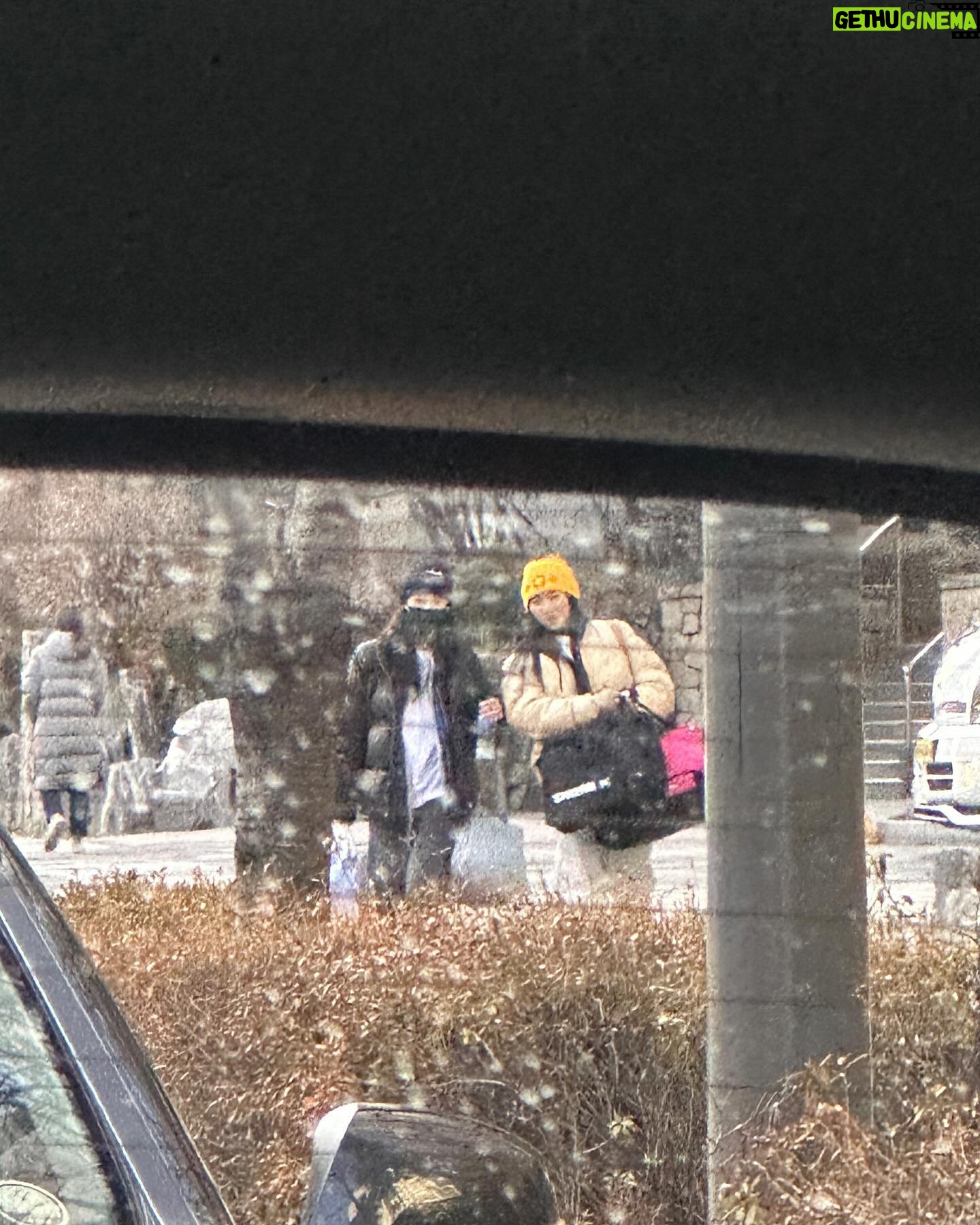 Roh Yoon-seo Instagram - 눈송이 펑펑펑••🌨️⛷️☃️🏂🫠
