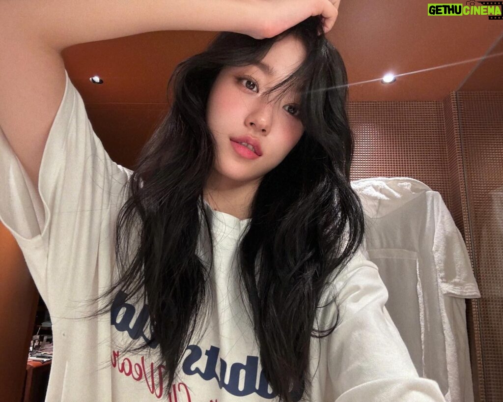 Roh Yoon-seo Instagram - 도라에몽 주머니 사진첩🤳✨🌌
