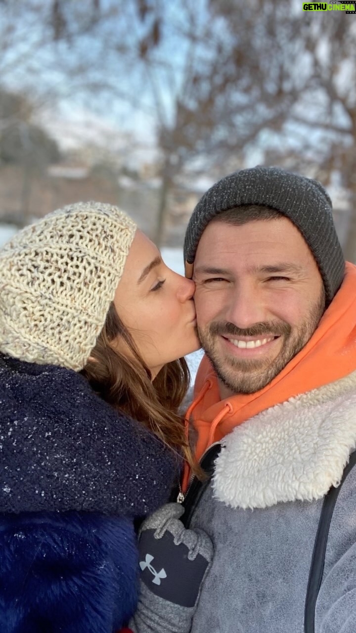 Rojda Demirer Instagram - Karlı gunler dünden bugune ❄️ ⛄️ Telefonum yapmış 🫶2017 den itibaren kar fotolarıyla dolu bir video , maalesef 2024 e koyacak foto bulamamış😔işte küresel ısınma ve sonuçları, korkarım bi 5 seneye (belki o kadar bile sürmez🥹) cocuklara karı fotolardan ve vidolardan göstereceğiz🥹o kadar üzülüyorum ki dünyayı mahvettik el birliğiyle😔