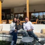 Rojda Demirer Instagram - Bu post aşırı gurur içerir🥹🫶canım @ddamlademirell bizim mutfakta yollarımız kesiştikten sonra evlendi ve esi @cembrdrlu ileFethiye’de de kendi açtıkları mekanda kendi kanatlarıyla uçmaya başladılar🙏🫶 Hem de o kadar başarılı menüleriyle o kadar şık bir mekan yaratmışlar ki çok ama çok gururlanıp çok fazla mutlu oldum onlar adına ❤️mekanın ismi @sundazefethiye yolu Fethiye’ye düşen mutlaka uğrayıp bu enfes menüyü tatmalı👌yolunuz açık olsun canlarım🙏❤️ #reklam