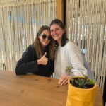 Rojda Demirer Instagram - Bu post aşırı gurur içerir🥹🫶canım @ddamlademirell bizim mutfakta yollarımız kesiştikten sonra evlendi ve esi @cembrdrlu ileFethiye’de de kendi açtıkları mekanda kendi kanatlarıyla uçmaya başladılar🙏🫶 Hem de o kadar başarılı menüleriyle o kadar şık bir mekan yaratmışlar ki çok ama çok gururlanıp çok fazla mutlu oldum onlar adına ❤️mekanın ismi @sundazefethiye yolu Fethiye’ye düşen mutlaka uğrayıp bu enfes menüyü tatmalı👌yolunuz açık olsun canlarım🙏❤️ #reklam