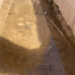 Rojda Demirer Instagram - Benim için çok özel bir yolculuktu bu …Dede topraklarına gitmek o tarihi , o dokuyu , insanını yaşamak ,daha yakından tanımak hep istediğim ama bir türlü fırsat bulamadığım bişeydi …Bu tarihi hissetmek çok çok özeldi 12 bin yıllık bir medeniyet yatıyor bu topraklarda🫶 Bir çok eseri sular altında kalmadan taşısalar da pek çok yer kurtarılamamış maalesef 😔Kalanı korumak oraya gereken ilgiyi göstermek vazifemiz olsun bundan sonra çünkü bu tarih ve kültür bunu sonuna kadar hak ediyor gidince bunu daha iyi anladım🙏🥹 Hala ordaki mağaralarda yaşam olduğunu görmek de çok ilginçti😍 Bir de orda fotoğraf ve video çekimlerine yardımcı olan küçük rehberlerden bahsetmek istiyorum .gözümü en çok dolduran ve buranın halkıyla en çok gurur duymama sebep olan şeydi ❤️canla başla oranın kültürünü size anlatıp efsane foto ve videolar çekiyorlar ama “bu bizim işimiz” diyip asla para kabul etmiyorlar …bu mağrurluk ve gurur bizi hem çok şaşırttı hem de hayran bıraktı 🙏❤️ en kısa zamanda tekrar görüşmek üzere Hasankeyf 🫶 #hasankeyf #12binyillikmedeniyet not:Hasankeyfi daha yakından tanımak isteyenler @hasankeyf.tur takip edebilir 🫶