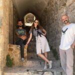 Rojda Demirer Instagram - Sanki zaman tünelinde başka bir dünyaya ışınlanmış gibiyiz 🫶dokusuna , tarihine ,medeniyetlerine hayran bırakan Mardin🫶 #mardin #doğuturnesi 🎭