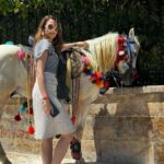 Rojda Demirer Instagram - Sanki zaman tünelinde başka bir dünyaya ışınlanmış gibiyiz 🫶dokusuna , tarihine ,medeniyetlerine hayran bırakan Mardin🫶 #mardin #doğuturnesi 🎭
