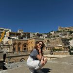 Rojda Demirer Instagram - Sanki zaman tünelinde başka bir dünyaya ışınlanmış gibiyiz 🫶dokusuna , tarihine ,medeniyetlerine hayran bırakan Mardin🫶 #mardin #doğuturnesi 🎭