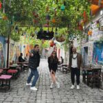 Rojda Demirer Instagram - Mutluyuz çünkü şimdi de durağımız Diyarbakır😄 Akşam oyunumuz var bekleriz🎭 #seviyorsangitayrılbence #doğuturnesi #diyarbakır #suriçi