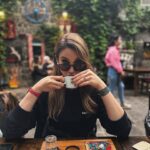 Rojda Demirer Instagram - Mutluyuz çünkü şimdi de durağımız Diyarbakır😄 Akşam oyunumuz var bekleriz🎭 #seviyorsangitayrılbence #doğuturnesi #diyarbakır #suriçi